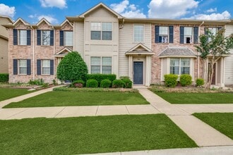 Building Photo - Spacious 3-Bedroom Townhouse with 2.5 Baths in North Fort Worth