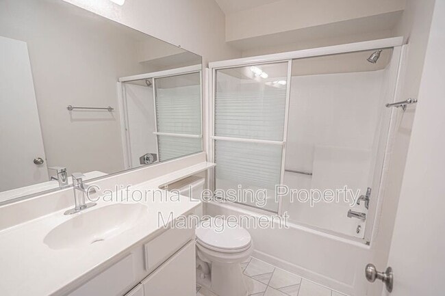 Building Photo - 28552 Avocado Pl