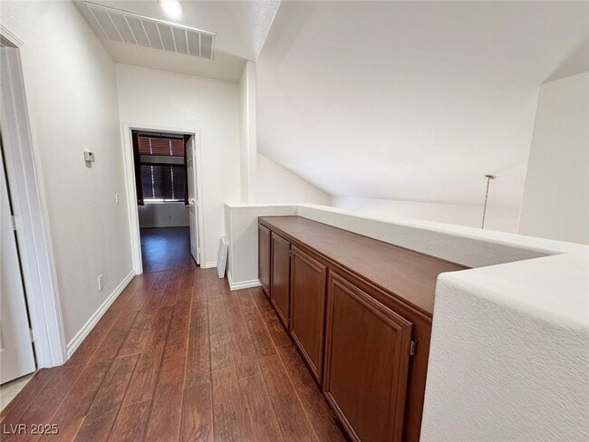 Building Photo - 7962 Traditional Ct