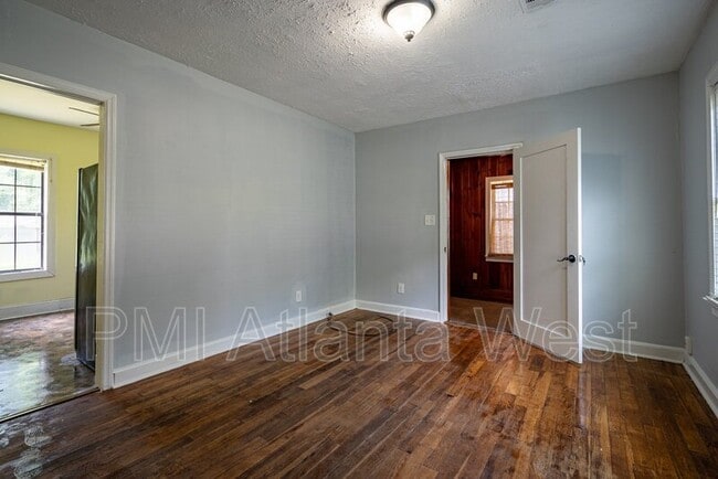 Building Photo - 2990 Jonquil Dr