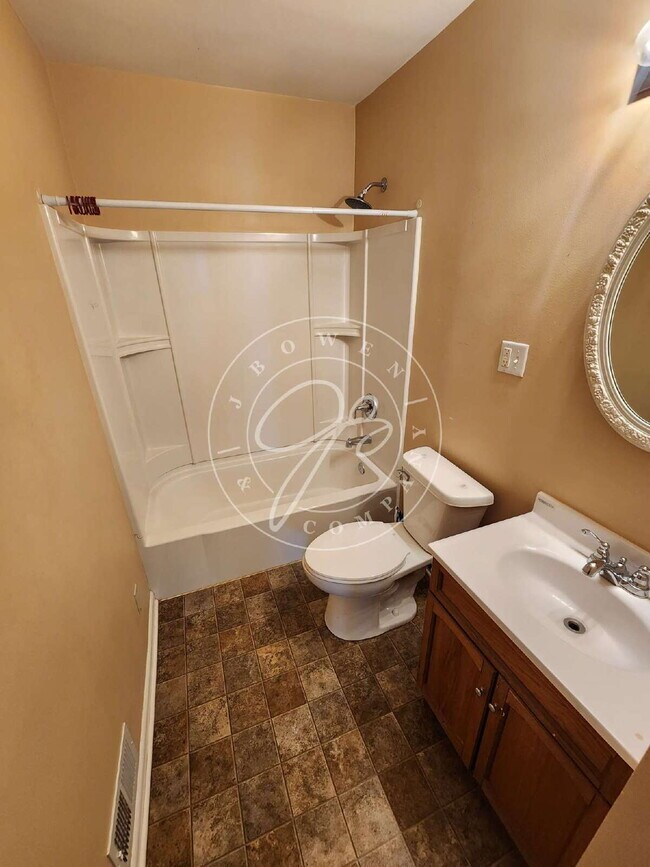 Building Photo - "Charming 2-Bedroom Haven on Luscombe Drive with Spacious 1105 sq ft Layout!"