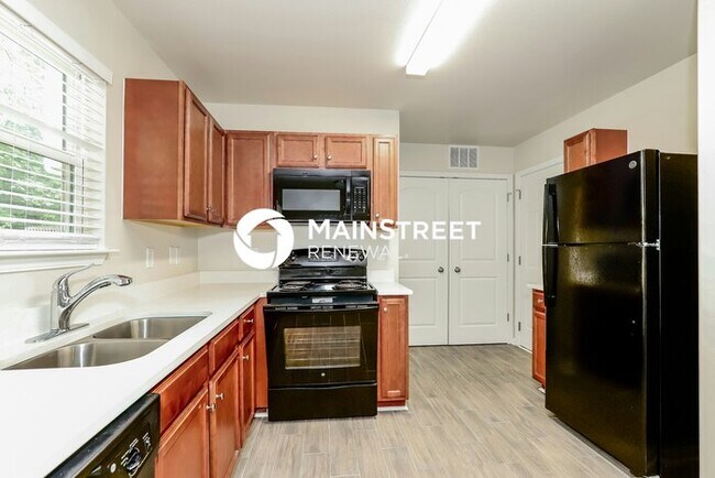 Building Photo - 3 Bedroom Pet-Friendly Home in GREENSBORO,...