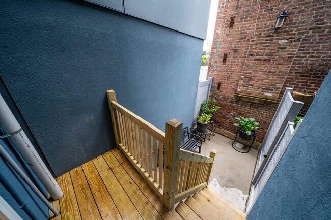 Building Photo - 502 2nd St