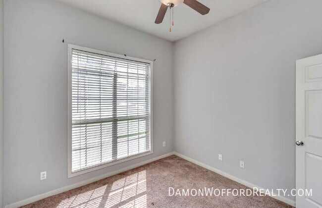 Building Photo - 124 Raintree Rd