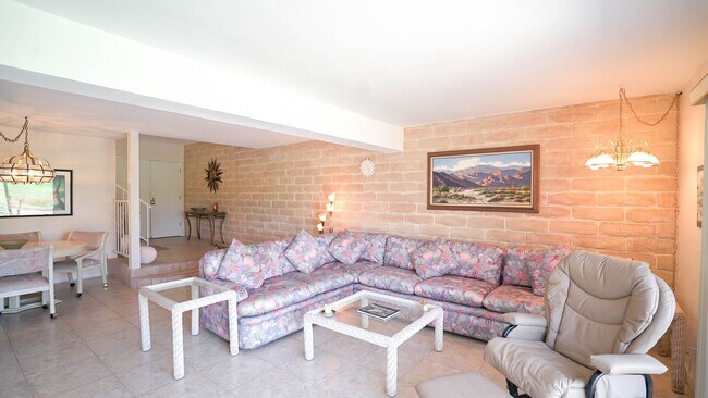 Building Photo - Lakeside Golf Course Retreat in Cathedral ...