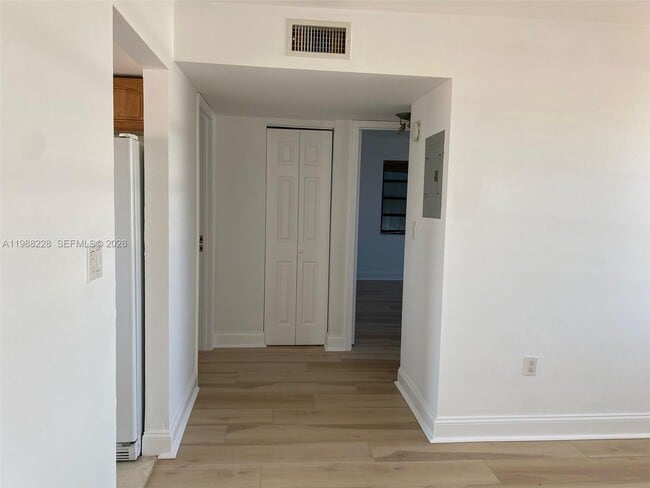 Building Photo - 7626 Byron Ave