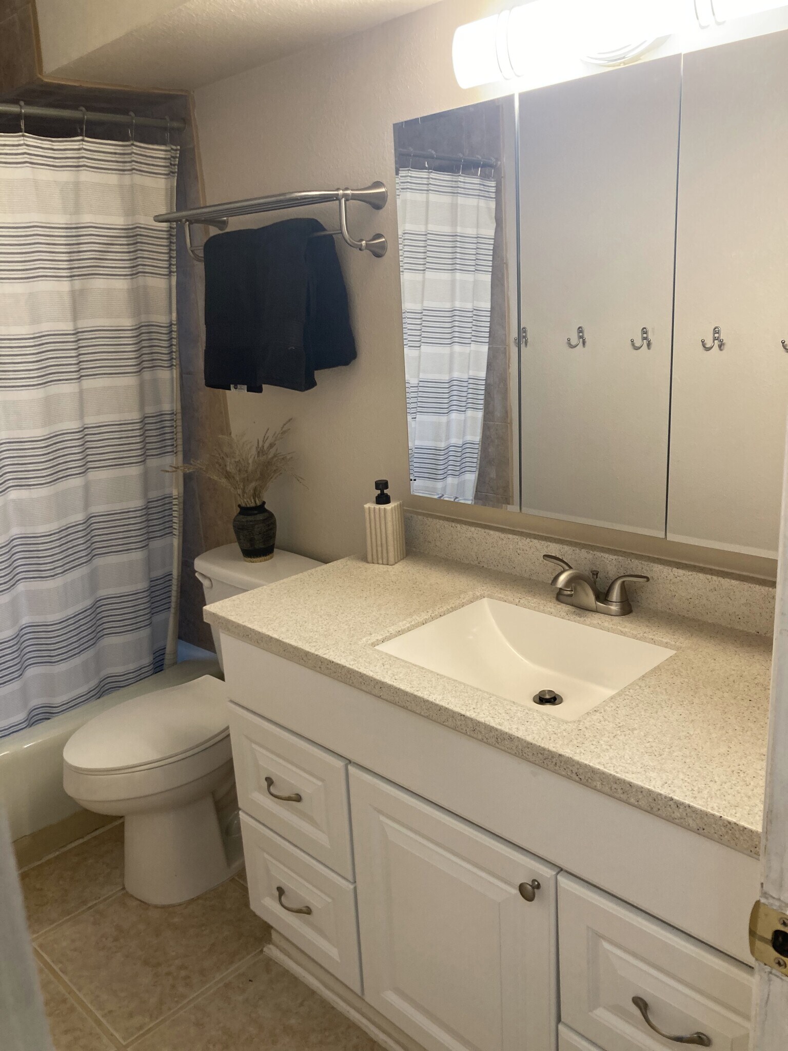 Building Photo - 4715 Scenic Cir