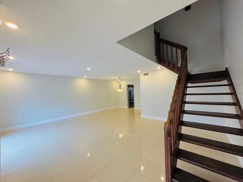 Building Photo - 13370 SW 90th Ter