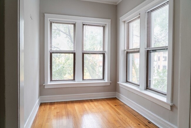 Building Photo - Uptown / Ravenswood - Studio - w/ Decorative Fireplace