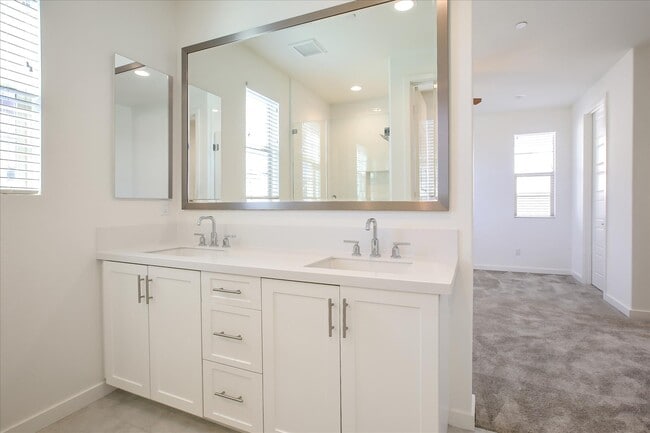 Building Photo - 28 Hideaway Loop