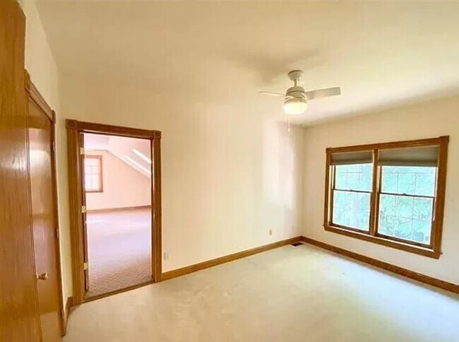 Building Photo - 1556 Shagbark St