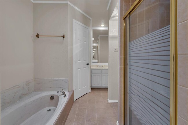 Building Photo - 7825 Silveridge Dr
