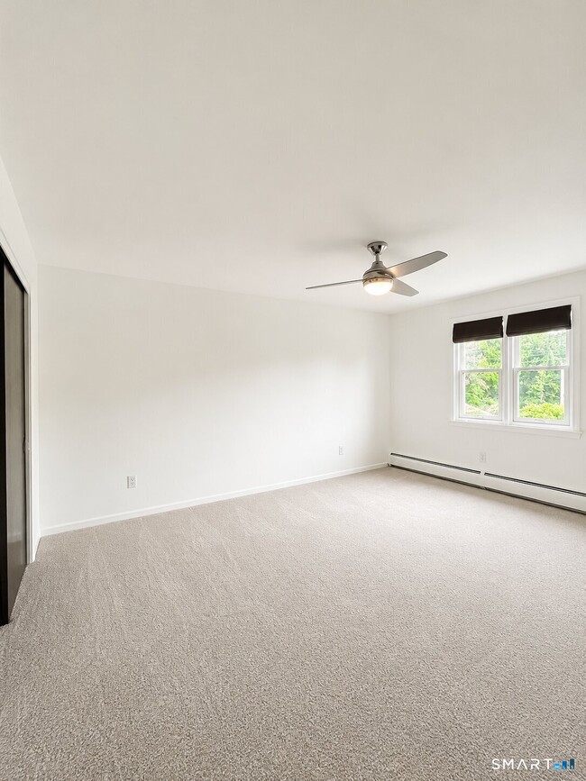 Building Photo - 10 Evergreen Pl