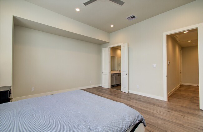 Building Photo - 5205 Allen St