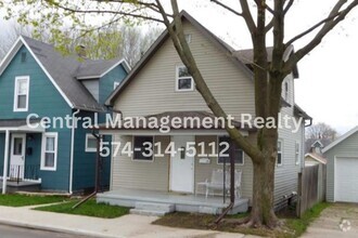 Building Photo - Mishawaka home Close to Central Park