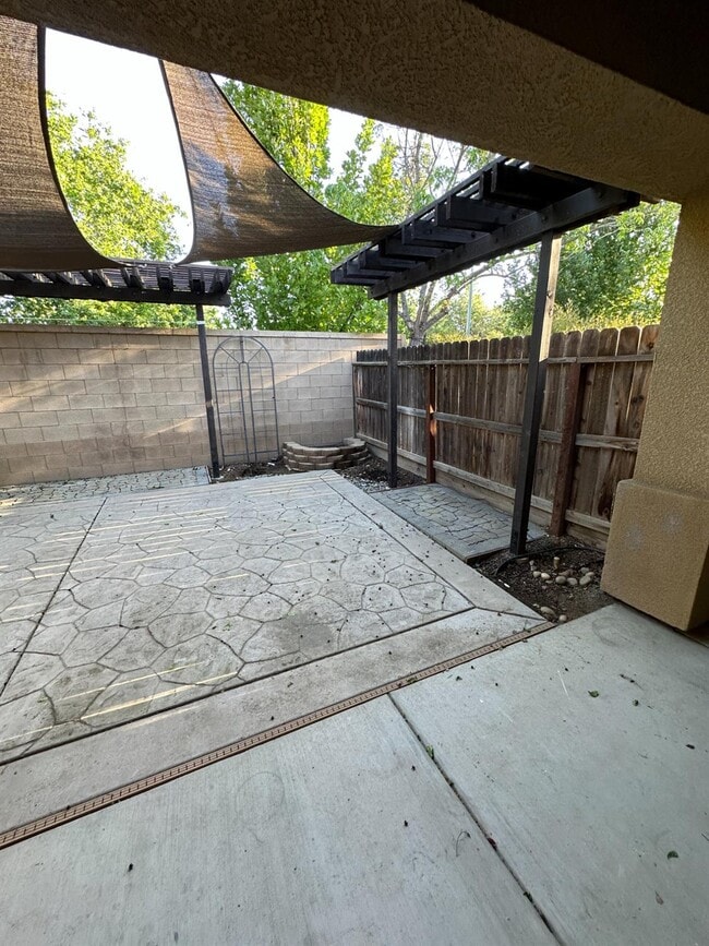 Building Photo - 3521 Buckingham Ave