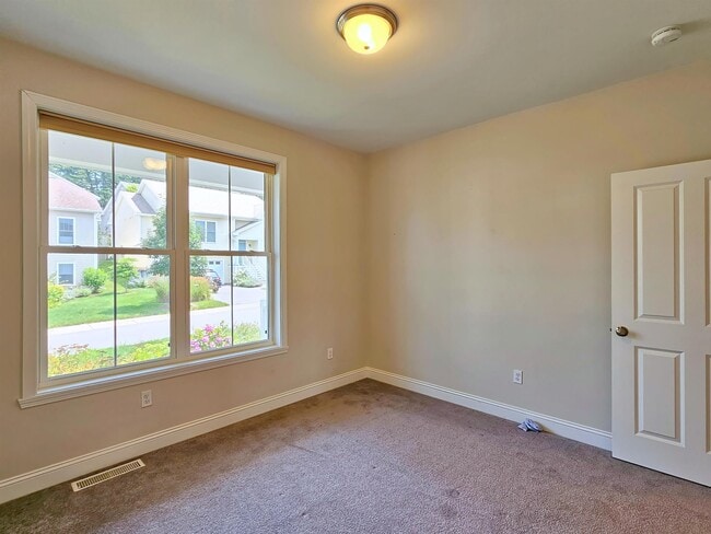 Building Photo - 50 Laurentide Ln