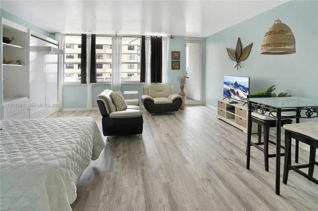 Building Photo - 100 Lincoln Rd