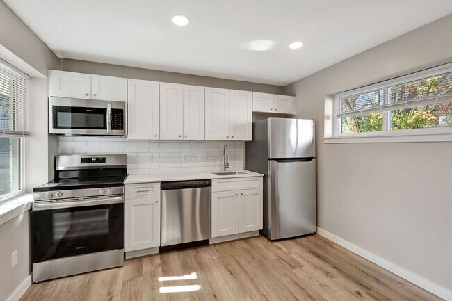 Building Photo - 6919 Montgomery Rd