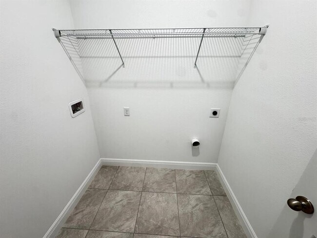 Building Photo - 6142 SW 154th Place Rd