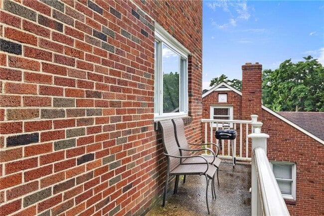 Building Photo - 2897 Leola Ave