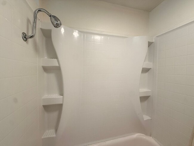 Building Photo - 1593 Skyline Way S