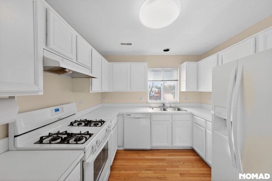 Building Photo - 992 Darla Ct