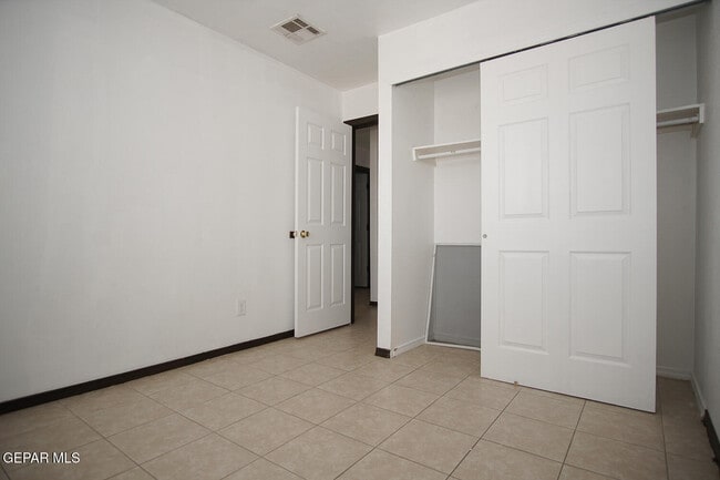 Building Photo - 8489 Roseway Dr