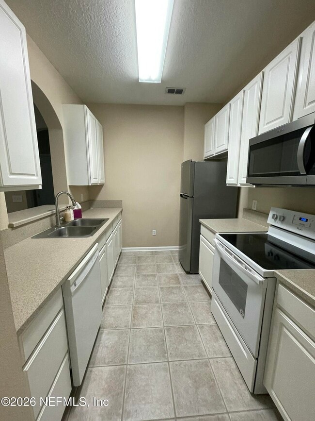 Building Photo - 7801 Point Meadows Dr