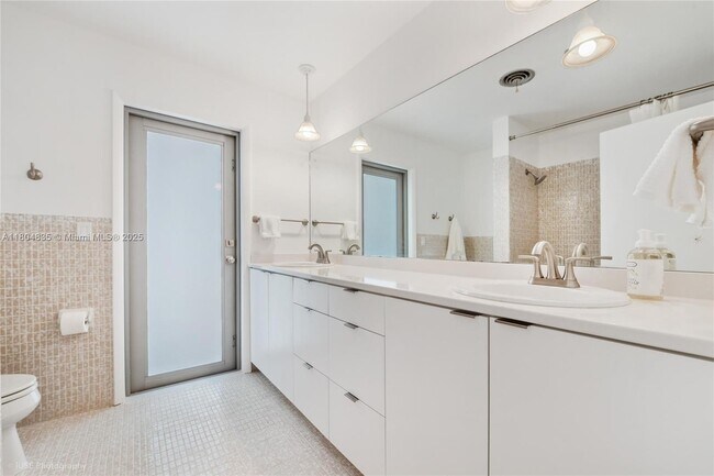 Building Photo - 15600 SW 79th Ave