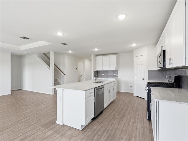 Building Photo - 933 Dressage Dr
