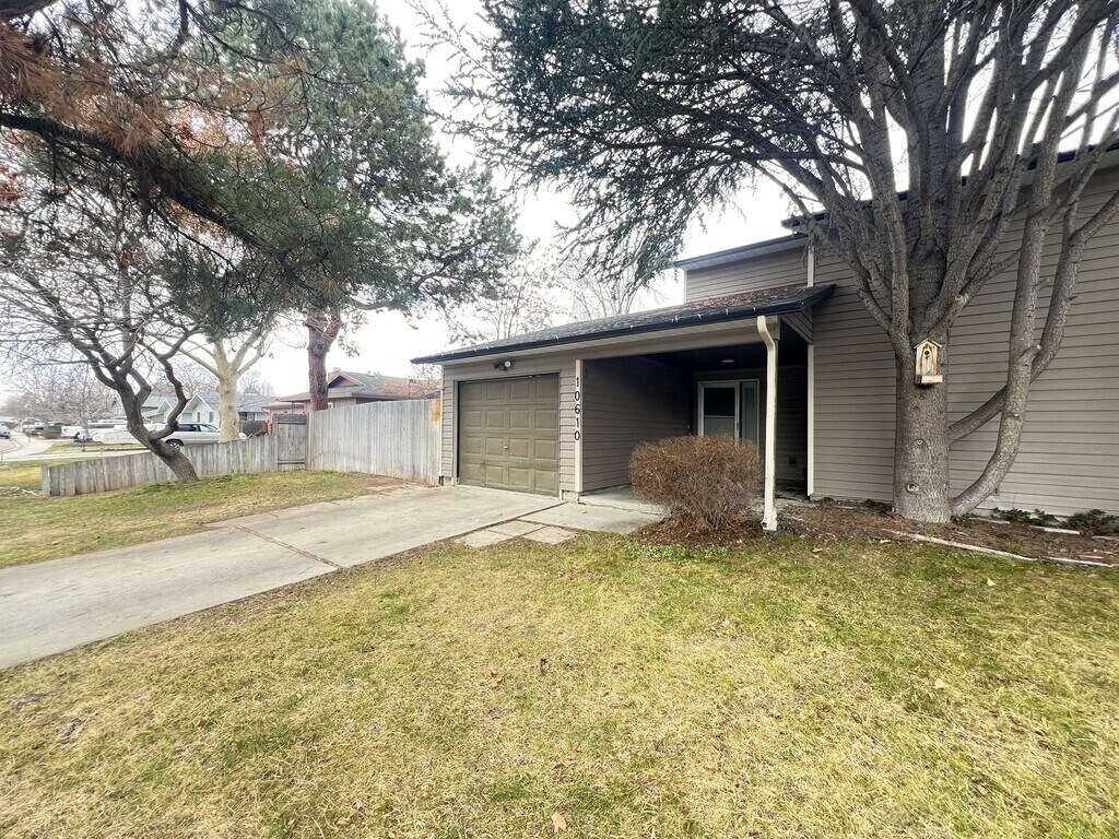 Building Photo - 10610 W Hinsdale St