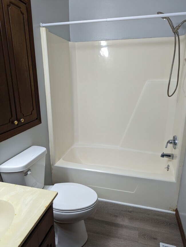 Building Photo - 303 E Palm Dr