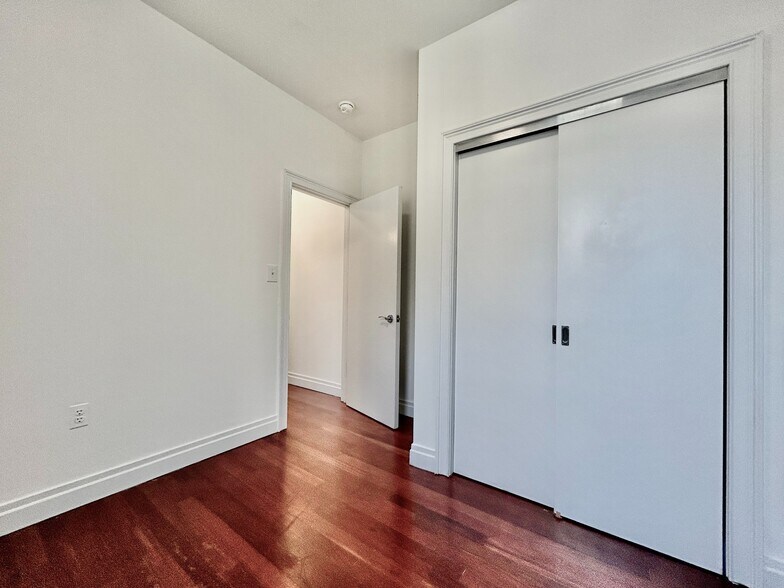Building Photo - 607 W 137th St