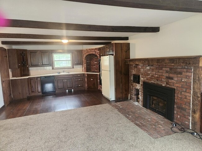 Building Photo - 285 Main St