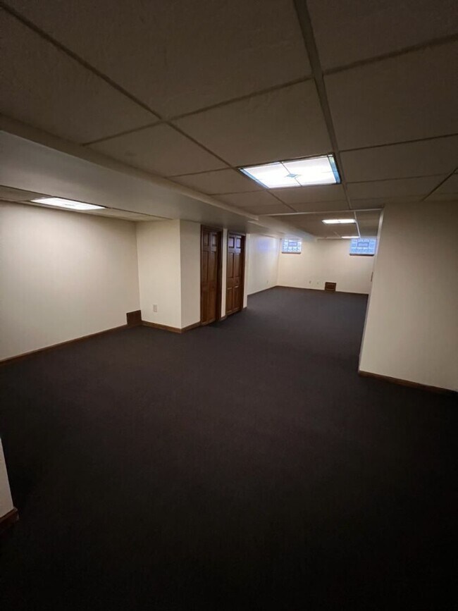 Building Photo - 926 Tibbetts Wick Rd
