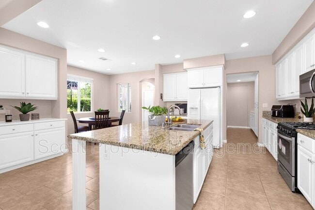 Building Photo - 40281 Salem Way