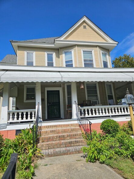 Building Photo - 228 Hardy Ave