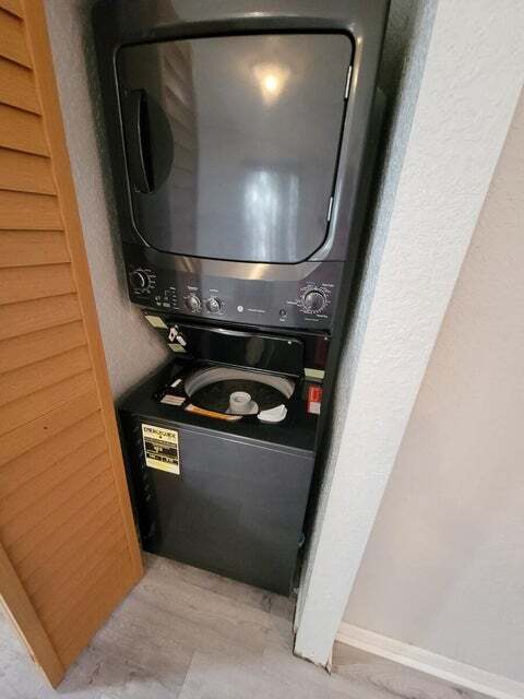 Building Photo - 197 NW Eller St