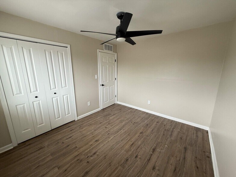 Building Photo - Fully Renovated 3-Bedroom Home – Move-In R...