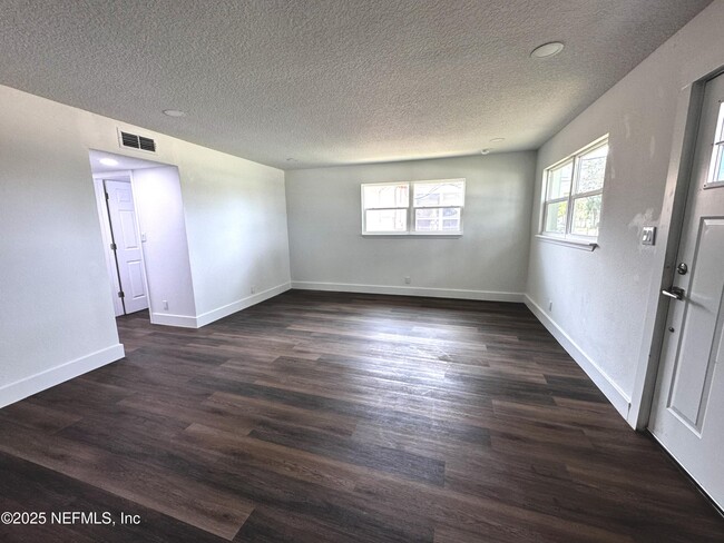 Building Photo - 3263 S Peninsula Dr