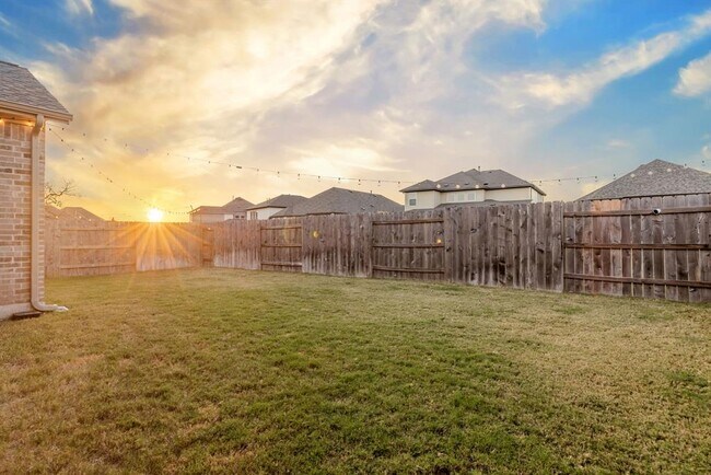 Building Photo - 1909 Sir Nathaniel Ln