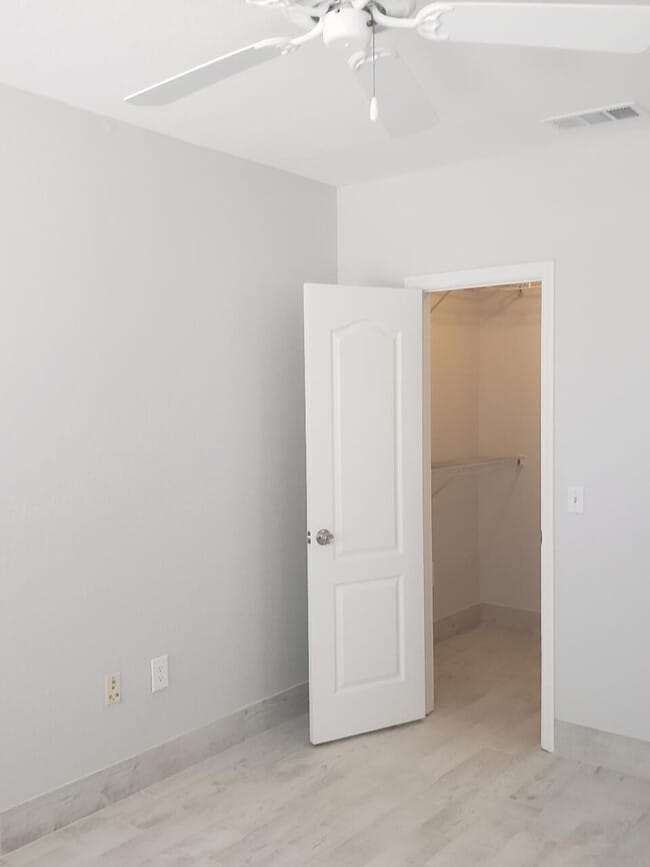 Building Photo - 1005 Belmont Pl