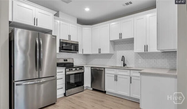 Building Photo - 1019 W 35th St