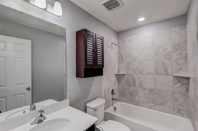 Building Photo - 2700 Tobias Ln