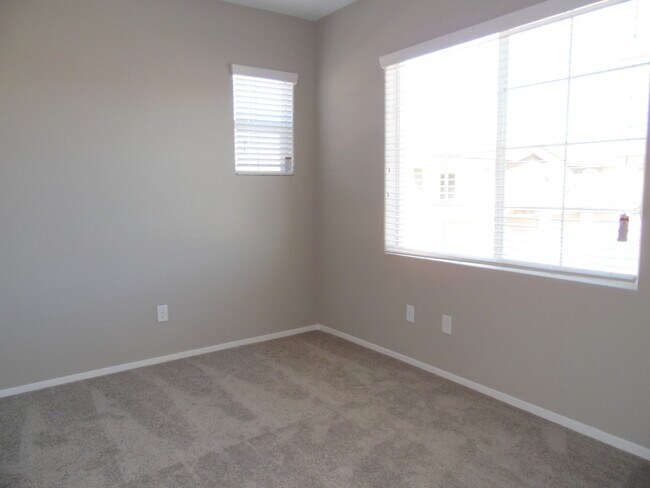 Building Photo - Mountains Edge Townhome