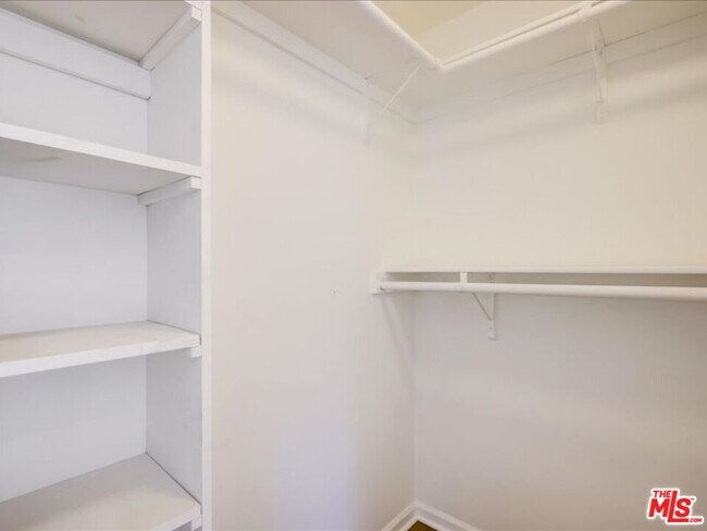 Building Photo - 400 N Avenue 66