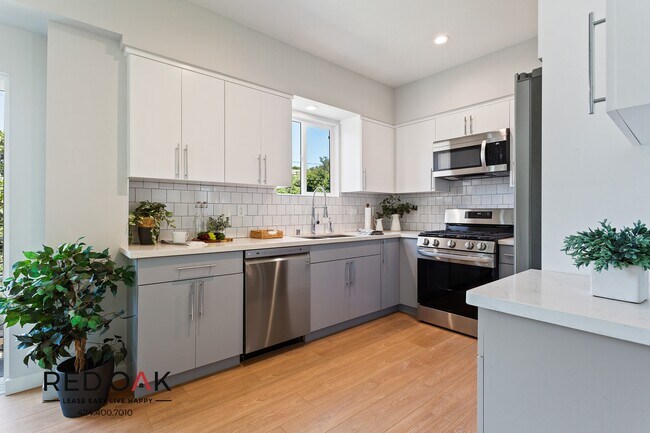 Building Photo - 4506 Esmeralda St