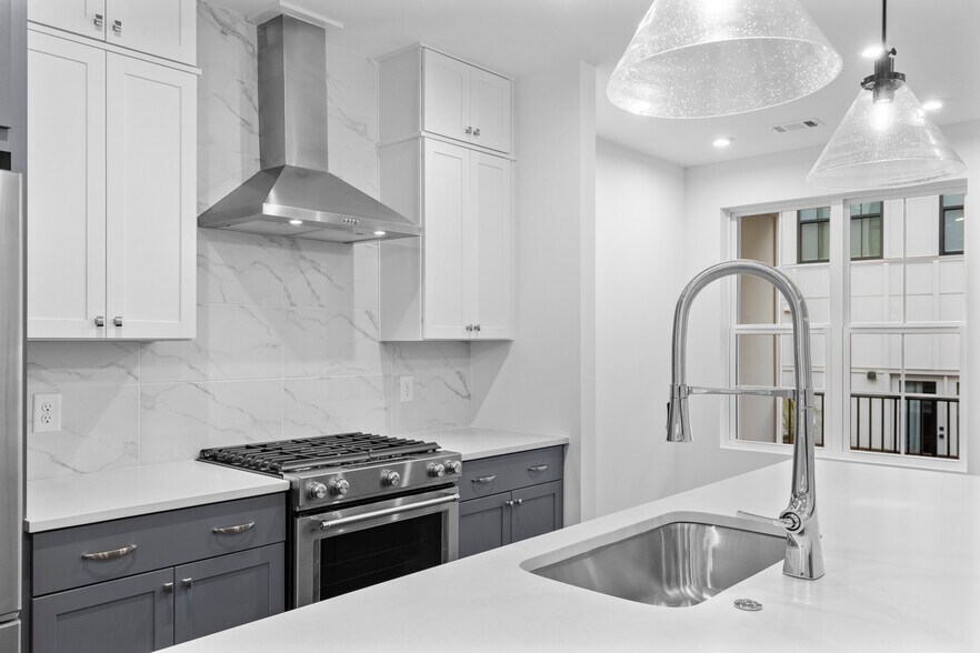 Building Photo - 201 New St