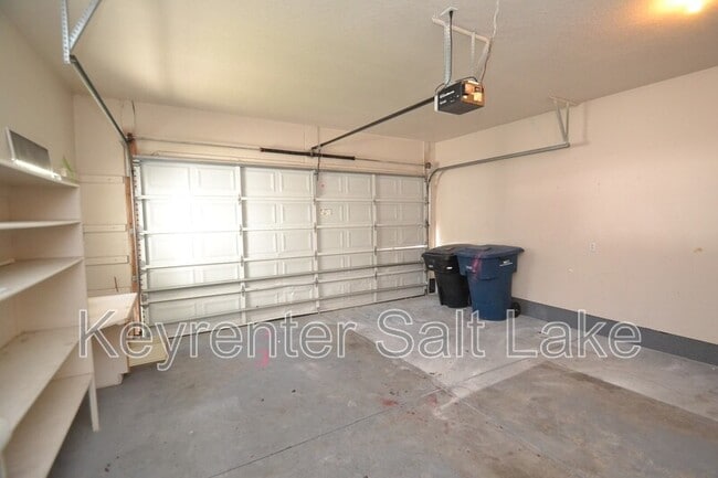 Building Photo - 584 W 760 N